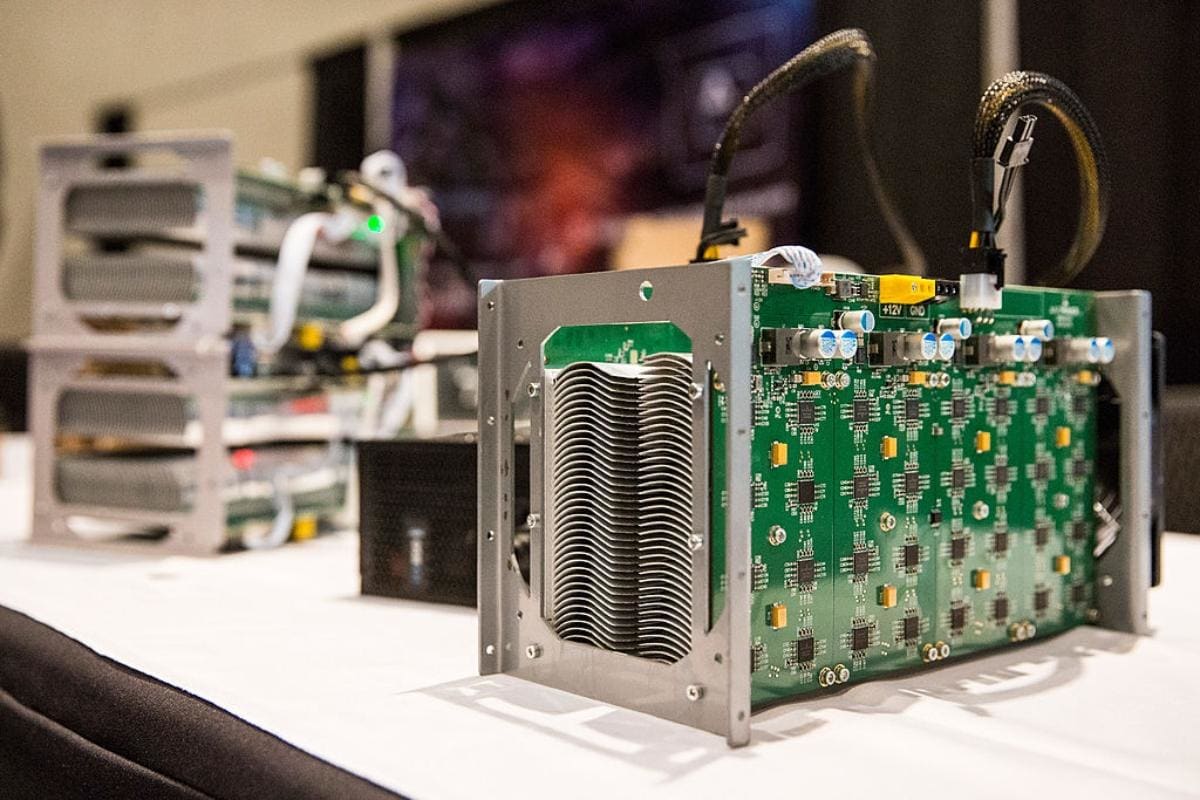 Bitcoin Miner Stronghold Upsizes IPO Price To $19 Per Share
