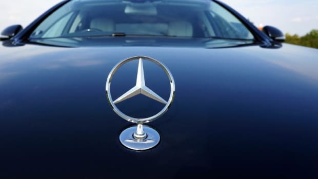 Adoption - Daimler Financial Services Acquires Bitcoin Operator PayCash Europe to Launch Mobility Service “Mercedes Pay”