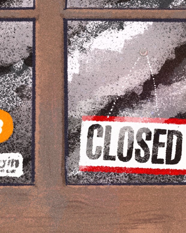 The closed store is a sign of financial trouble even if you accept bitcoin as payment top photo.