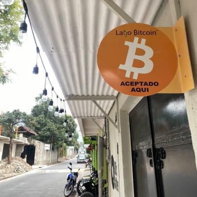 Bitcoin Accepted Here Guatemala