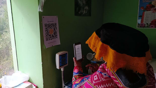 peruvian-craftsperson-scanning-bitcoin-invoice.jpg
