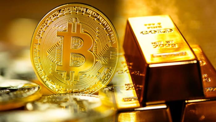 Gold bar and gold bitcoin image