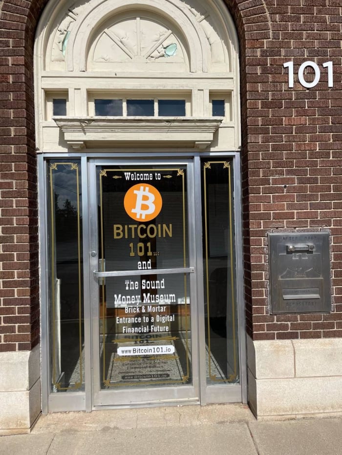 Bitcoin 101 ومتحف المال السليم