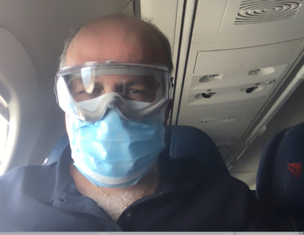 Taleb-Maske im Flugzeug