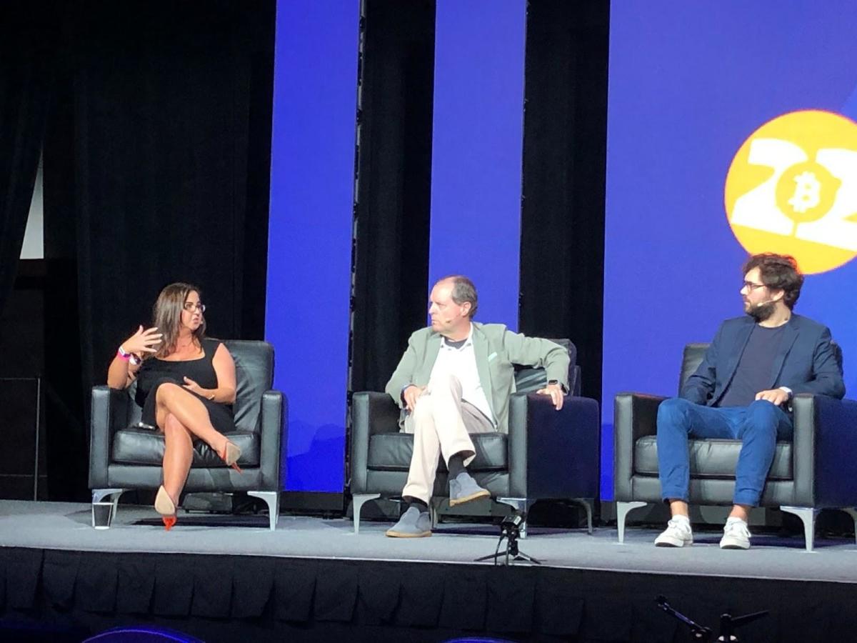 During Bitcoin 2022, a panel of cryptocurrency investment platform insiders and legal advisors discussed complications in U.S. regulation.