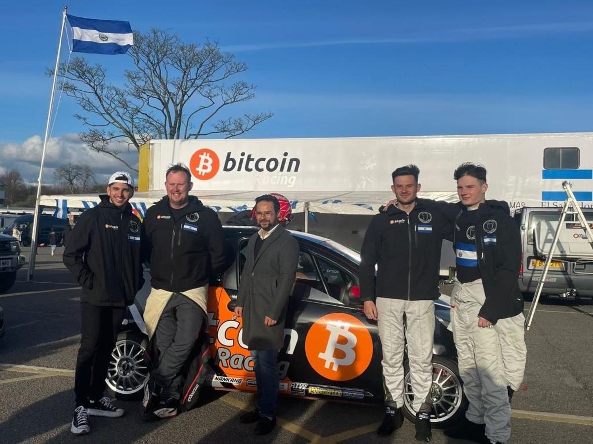 bitcoin racing team all together El Salvador