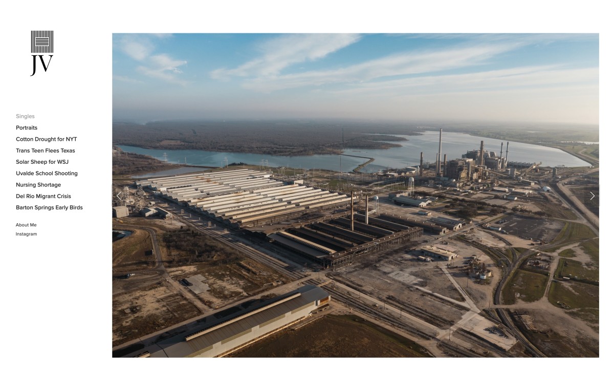 Vonderhaar published a clear weather photo on his personal website, taken within minutes of the photo that showed smog surrounding the same Bitdeer mine.