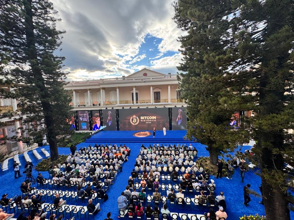 El Salvador: The Making of a Sovereign Nation 2 Photo: Efrat Fenigson